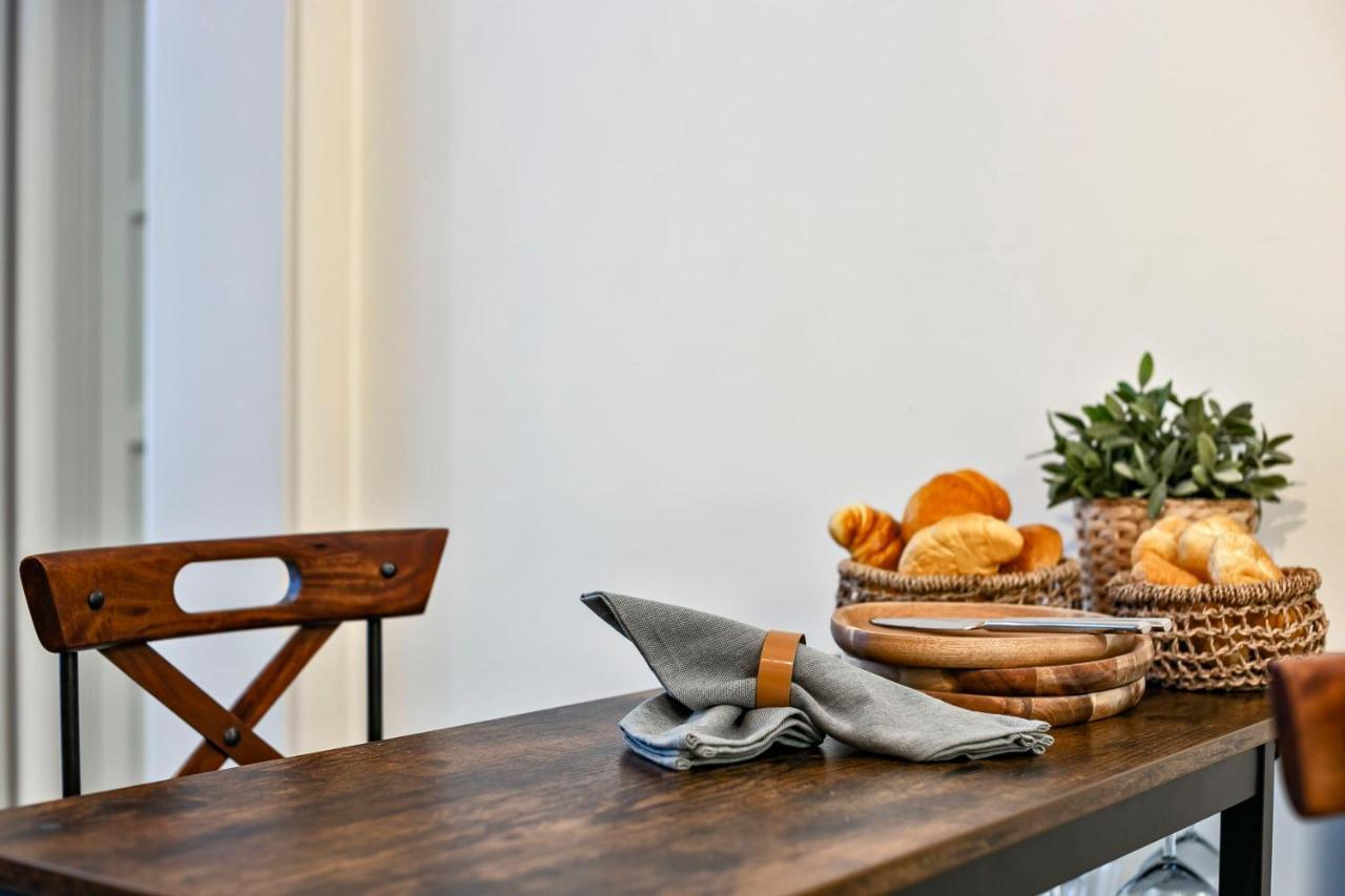 Huswell - Charming Getaway In The Historical City Center บรูจส์ ภายนอก รูปภาพ